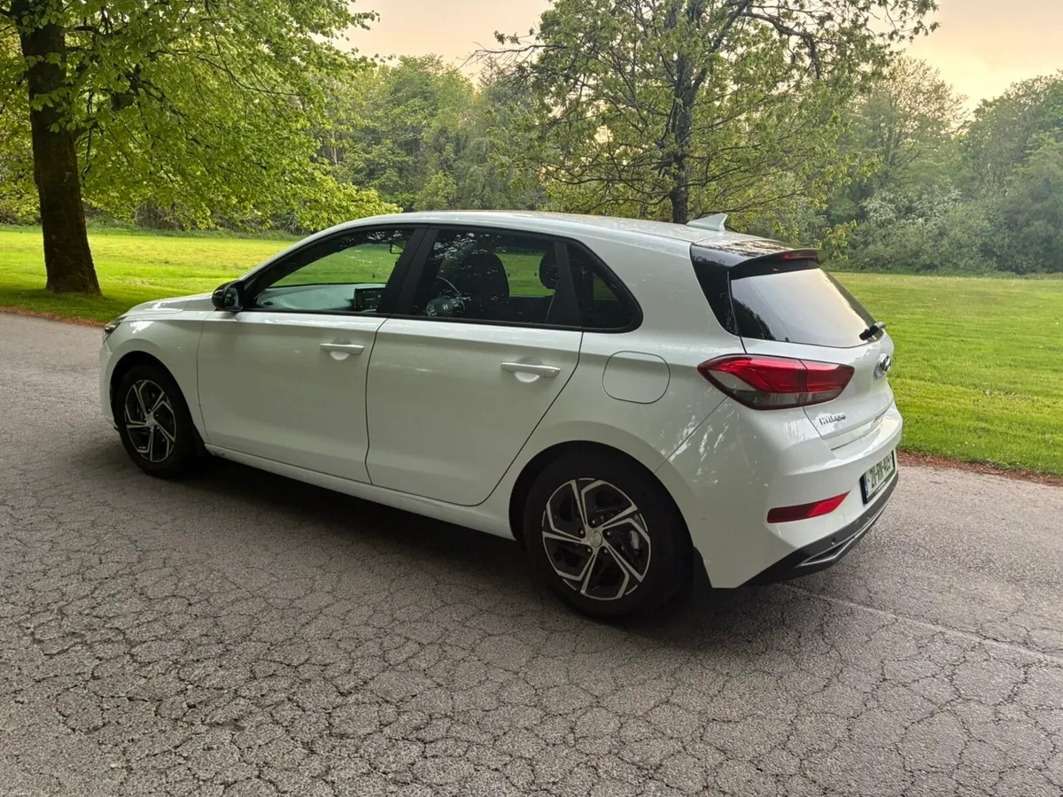 2021 HYUNDAI I30 1.6 CRDi DELUXE MODEL NCT&TAX - Image 4