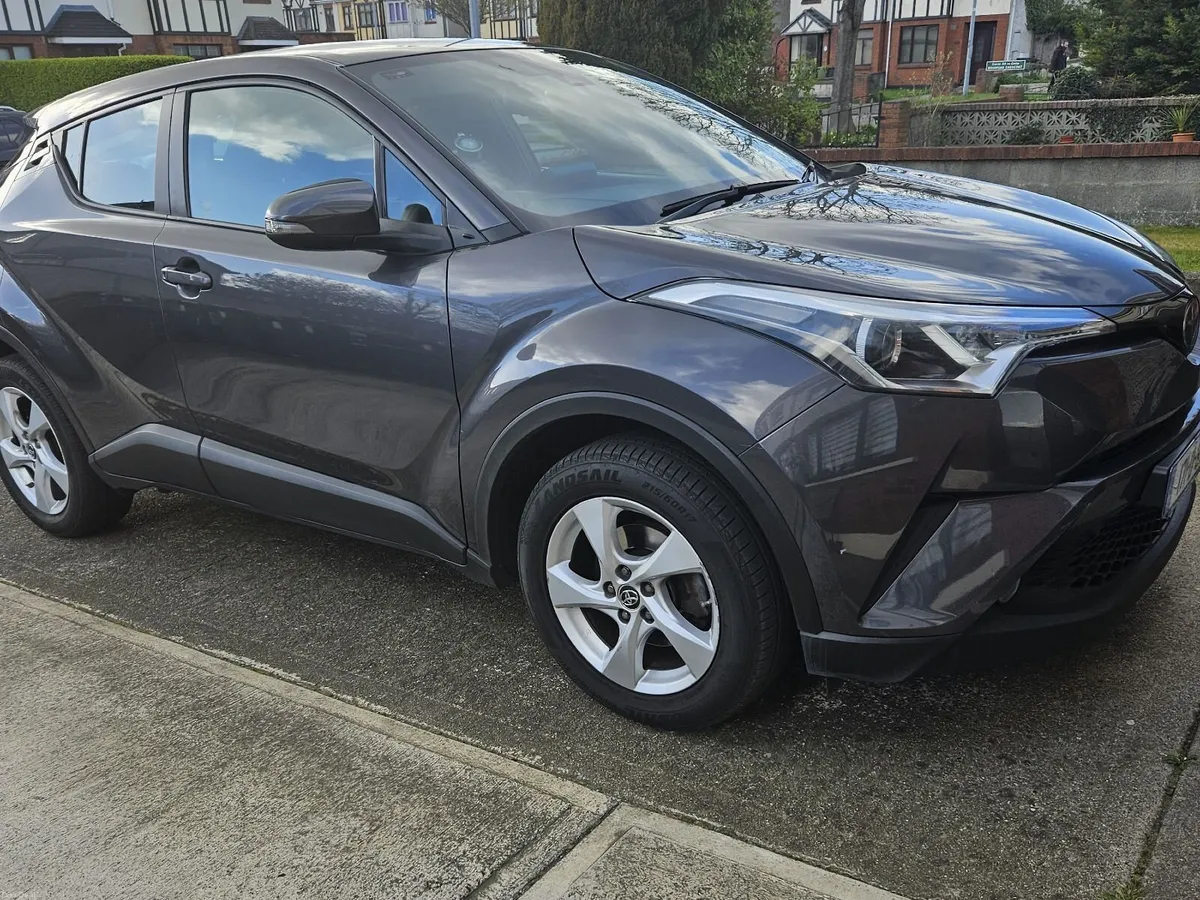 Toyota C-HR 2017 - Image 5