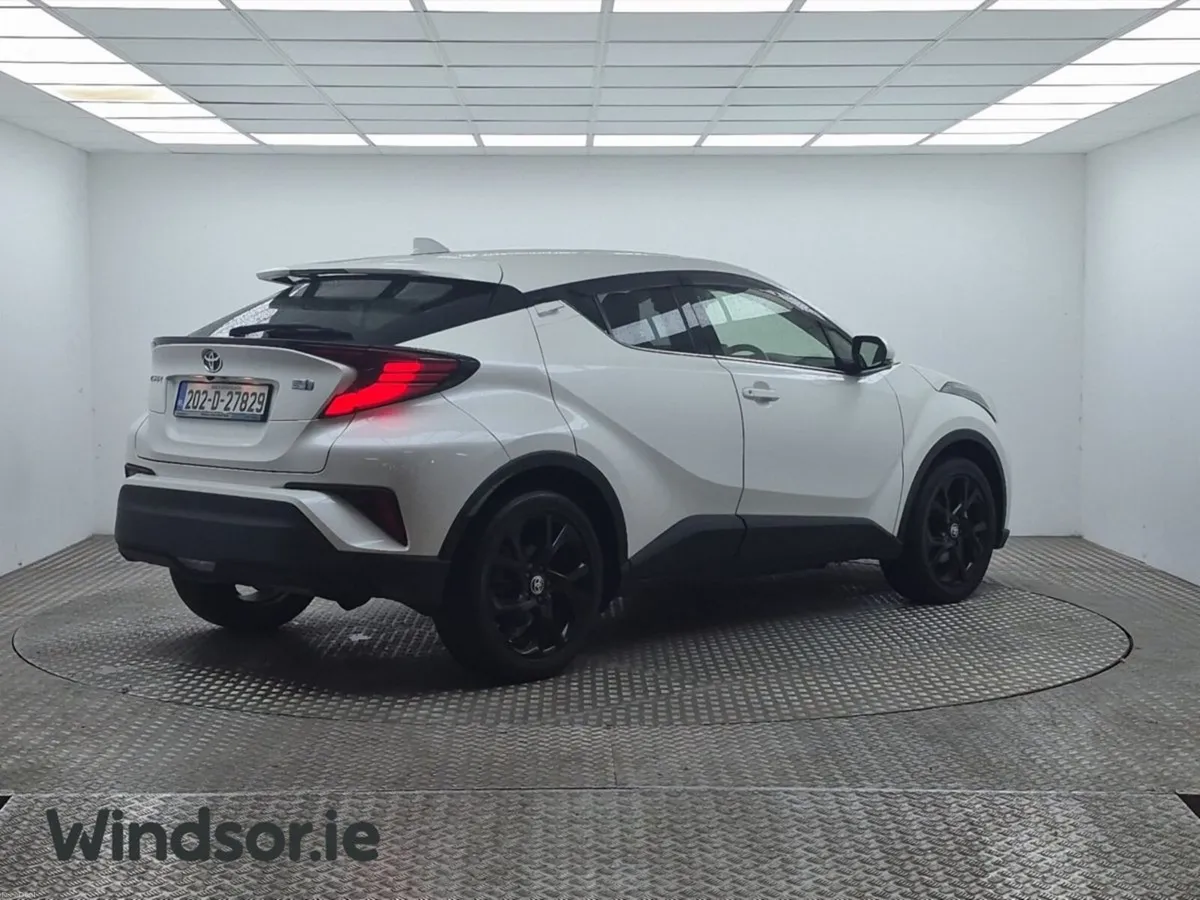 Toyota C-HR 1.8 Hybrid - Image 3