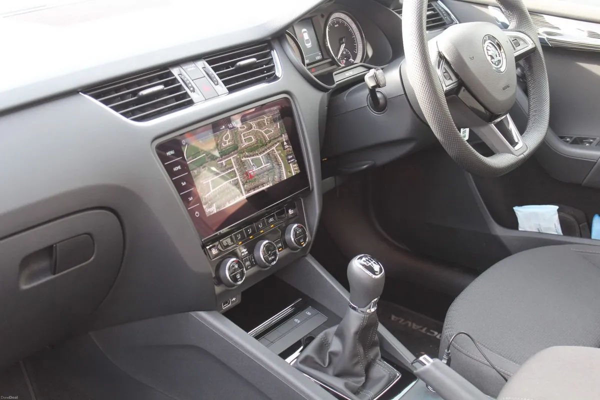 Skoda Octavia 2018 - Image 2