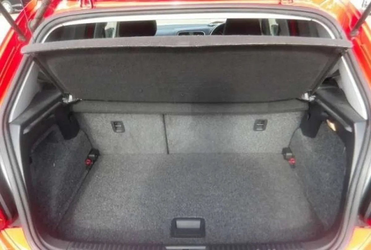 Volkswagen Polo 2015 Automatic Low Mileage - Image 4