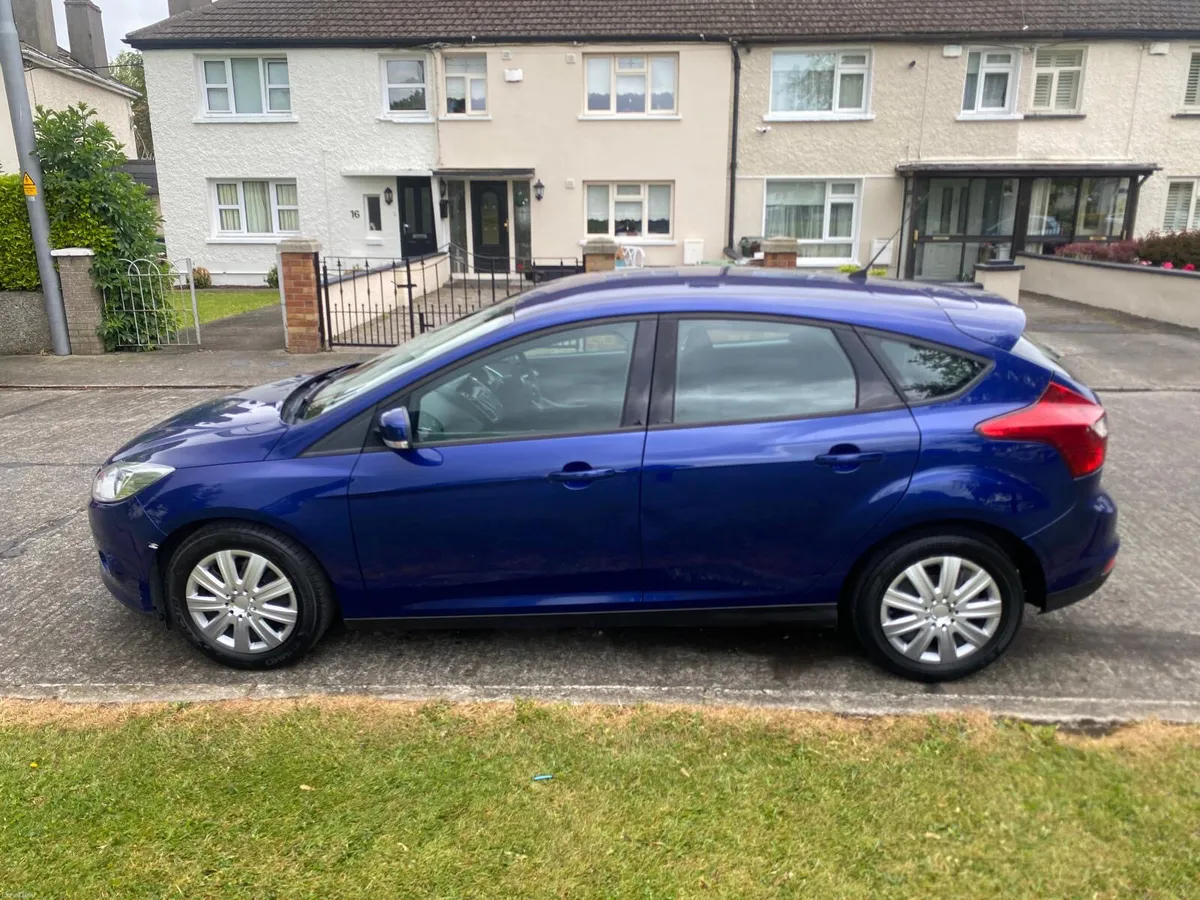 Ford Focus 2014 - Image 2