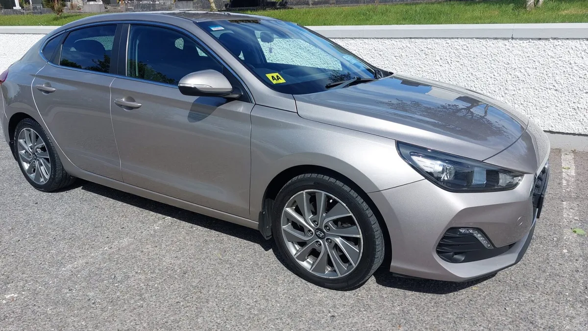 Hyundai i30 Hatchback - Image 2