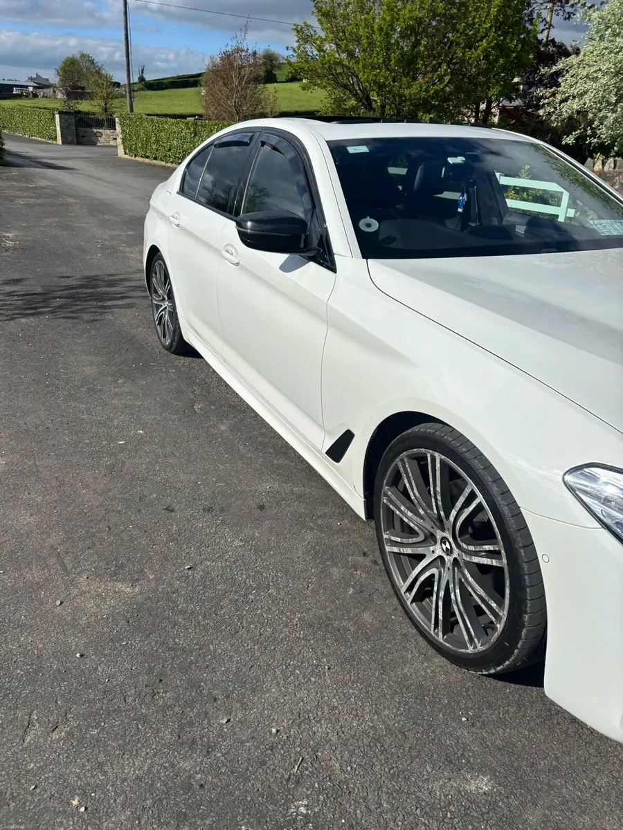 BMW 5-Series 2019 - Image 2