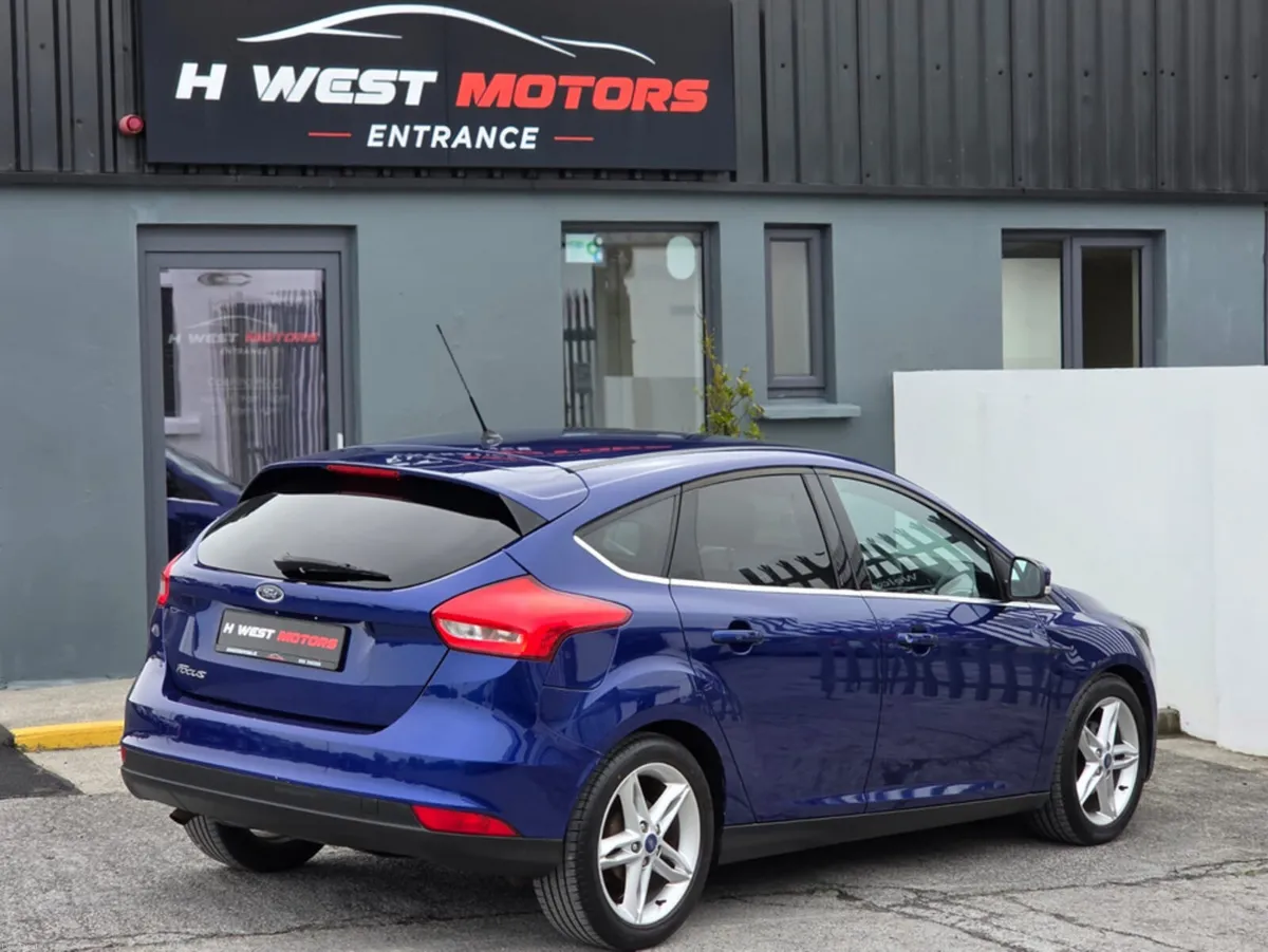 Ford Focus 1.5 TDCI ZETEC 120PS 5DR - Image 3