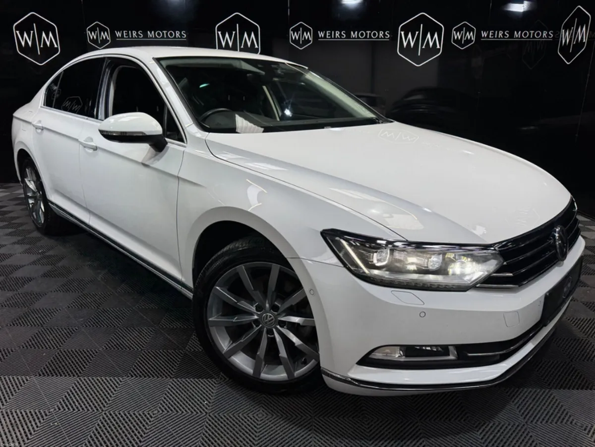 Volkswagen Passat 2.0 TDI DSG LEATHER SEATS LOW MI - Image 5
