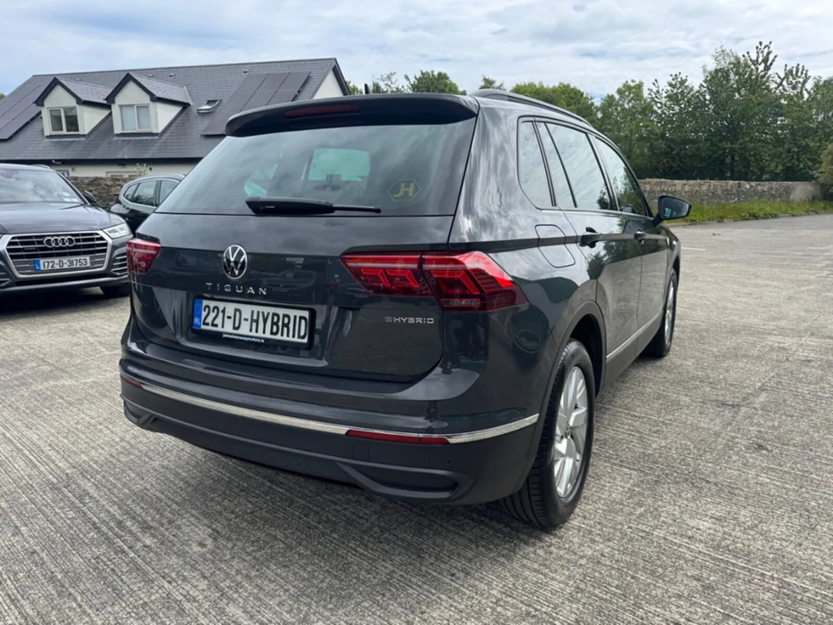Volkswagen Tiguan LIFE TSI PHEV S-A DSG - Image 3