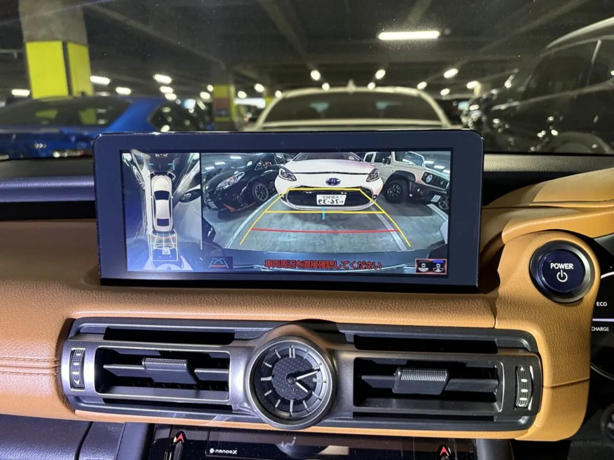 Lexus IS Panoramic Sunroof VERSION L - Image 4