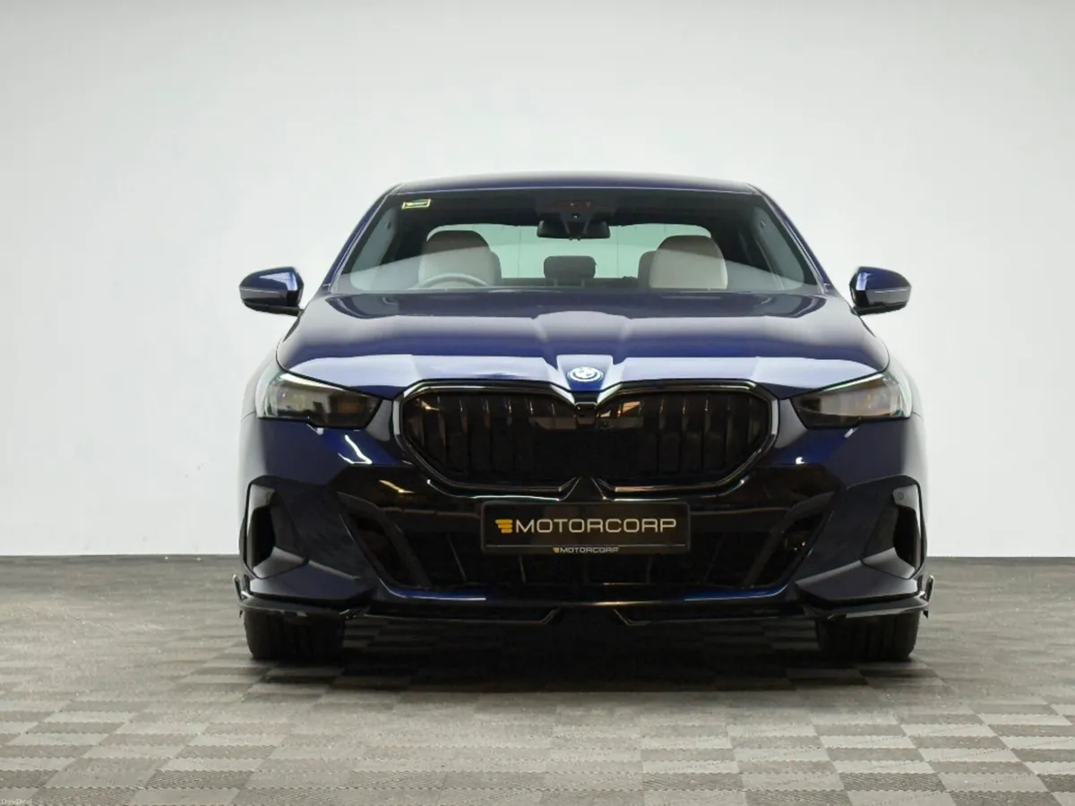 BMW 5-Series 550E M SPORT XDRIVE - Image 2