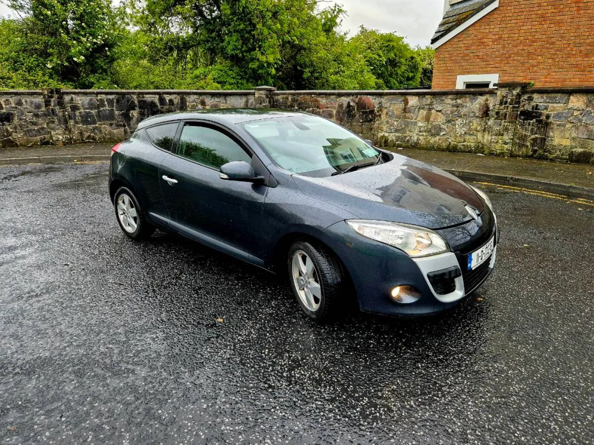 2011 RENAULT MEGANE - Image 1