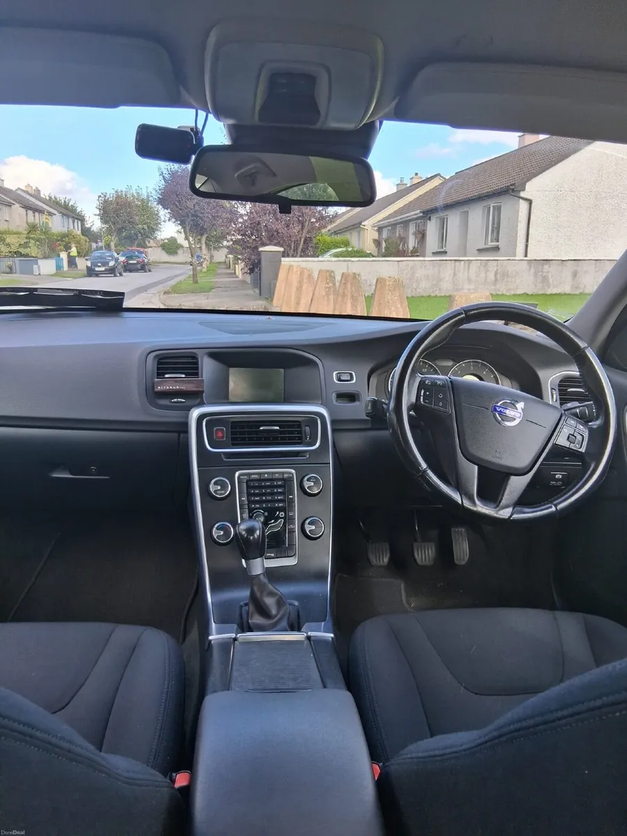 Volvo S60 2011 - Image 2