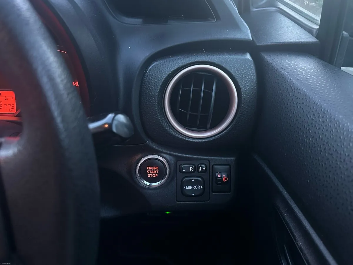 Toyota Vitz 2014 - Image 4