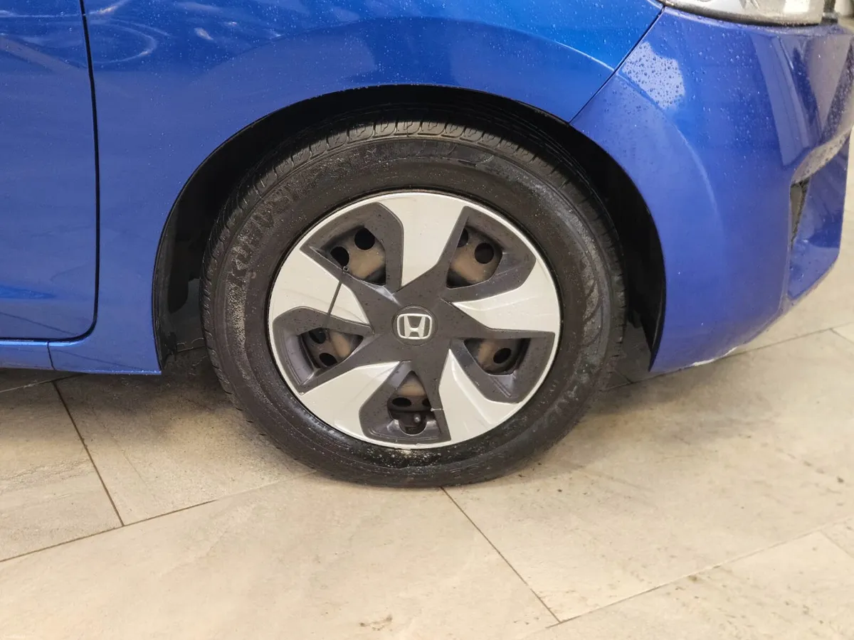 16 HONDA FIT PETROL HYBRID GP5 - Image 3