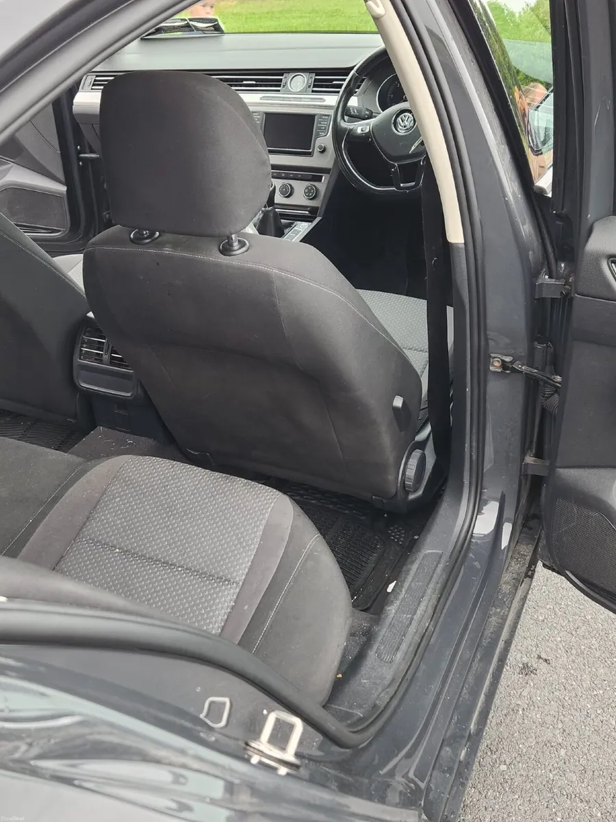 Volkswagen Passat 2015 - Image 3