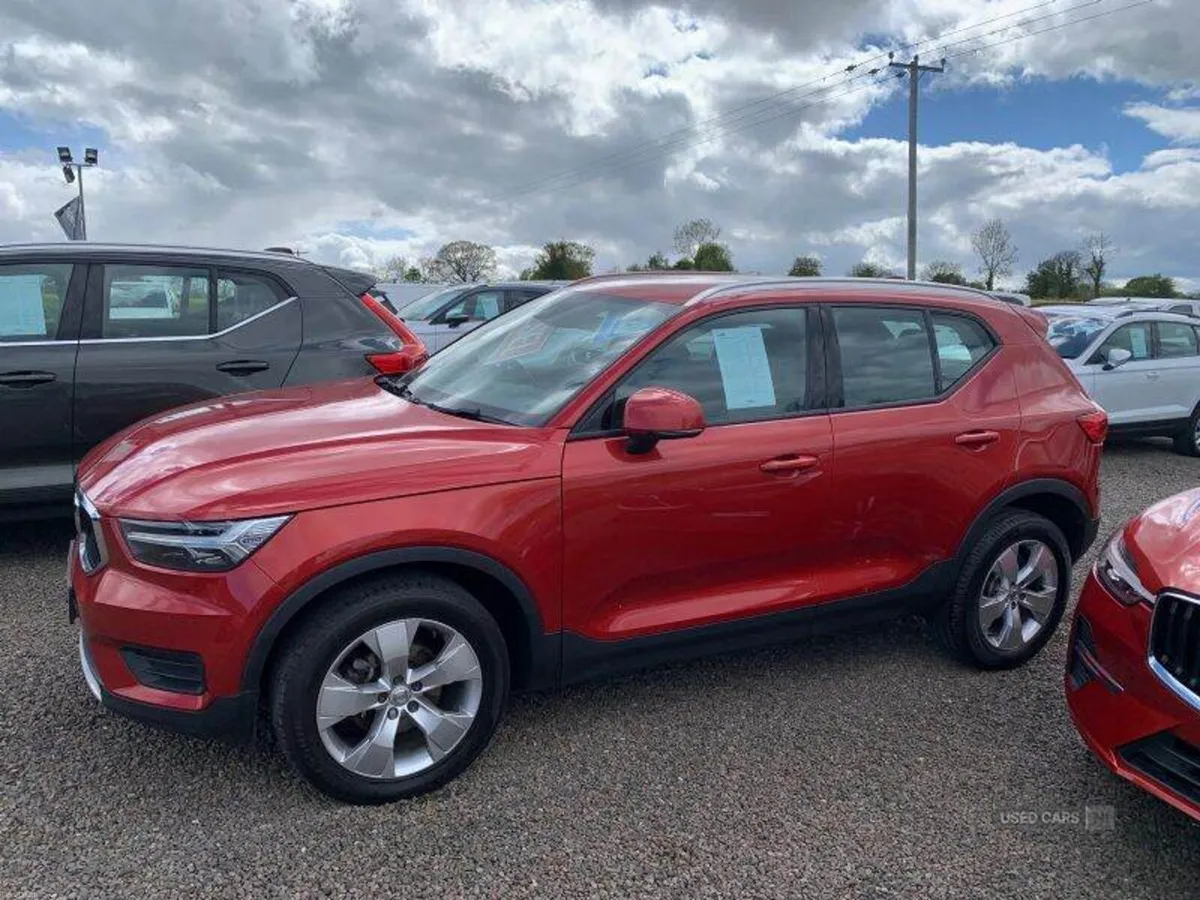 Volvo XC40 Momentum - Image 2