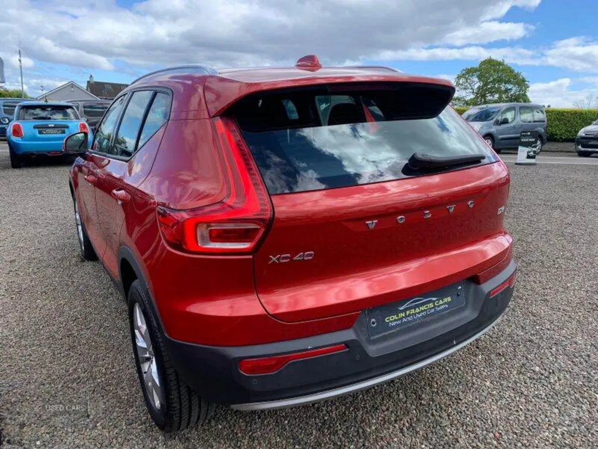 Volvo XC40 Momentum - Image 3