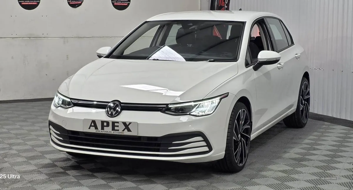Volkswagen Golf HATCHBACK - Image 2