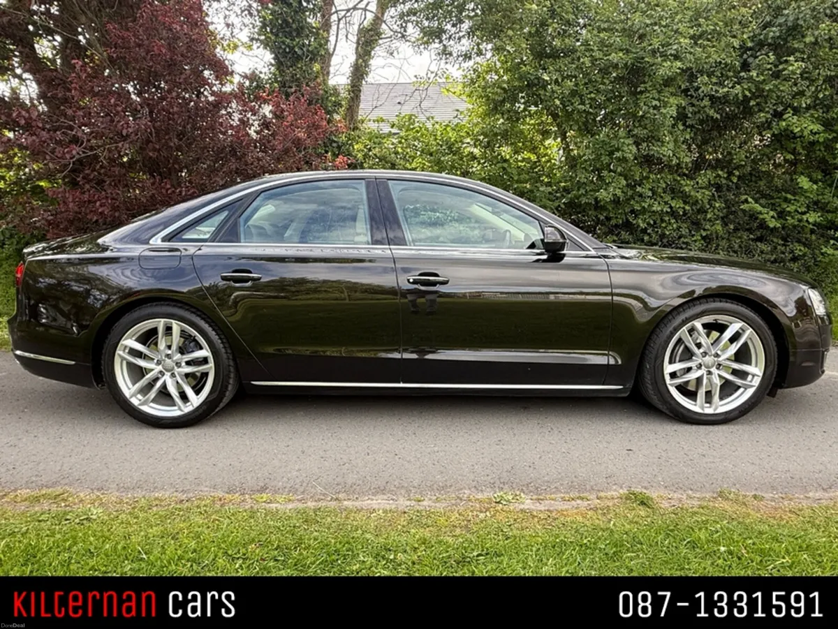 Audi A8 3.0 QUATTRO AUTO SE 1 OWNER AUDI HISTORY - Image 2