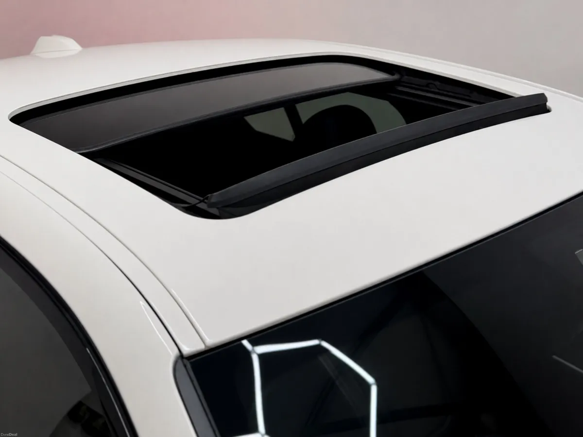 2022 BMW 330E MSPORT - SUNROOF - Image 3