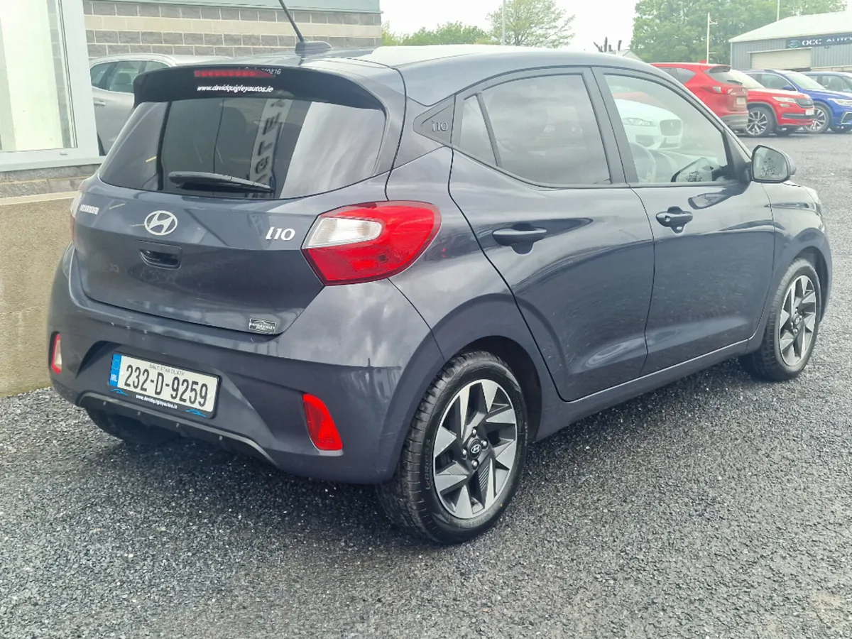 Hyundai i10 Deluxe Plus 5DR - Image 3