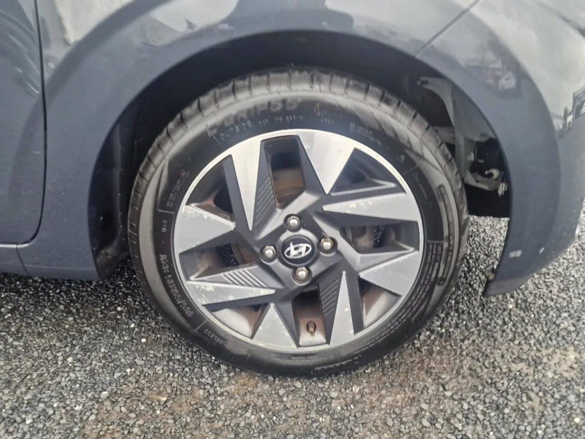 Hyundai i10 Deluxe Plus 5DR - Image 4