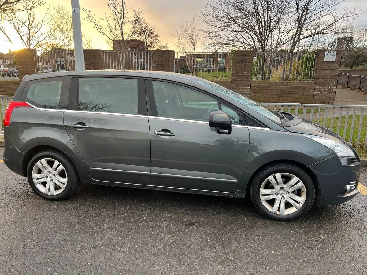Peugeot 5008 2012 - Image 3
