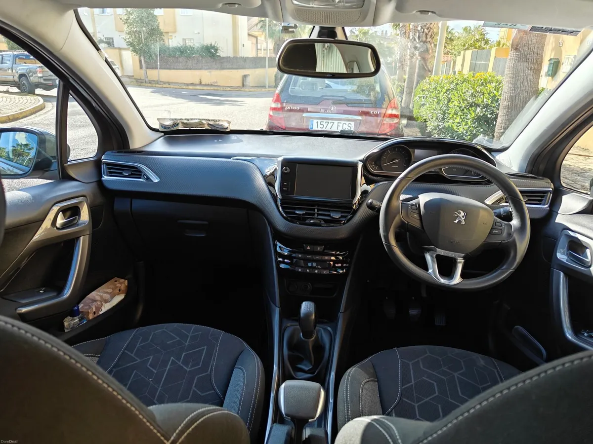 Peugeot 2008 Active 1.6 Blue HDI 75 4D - Image 3