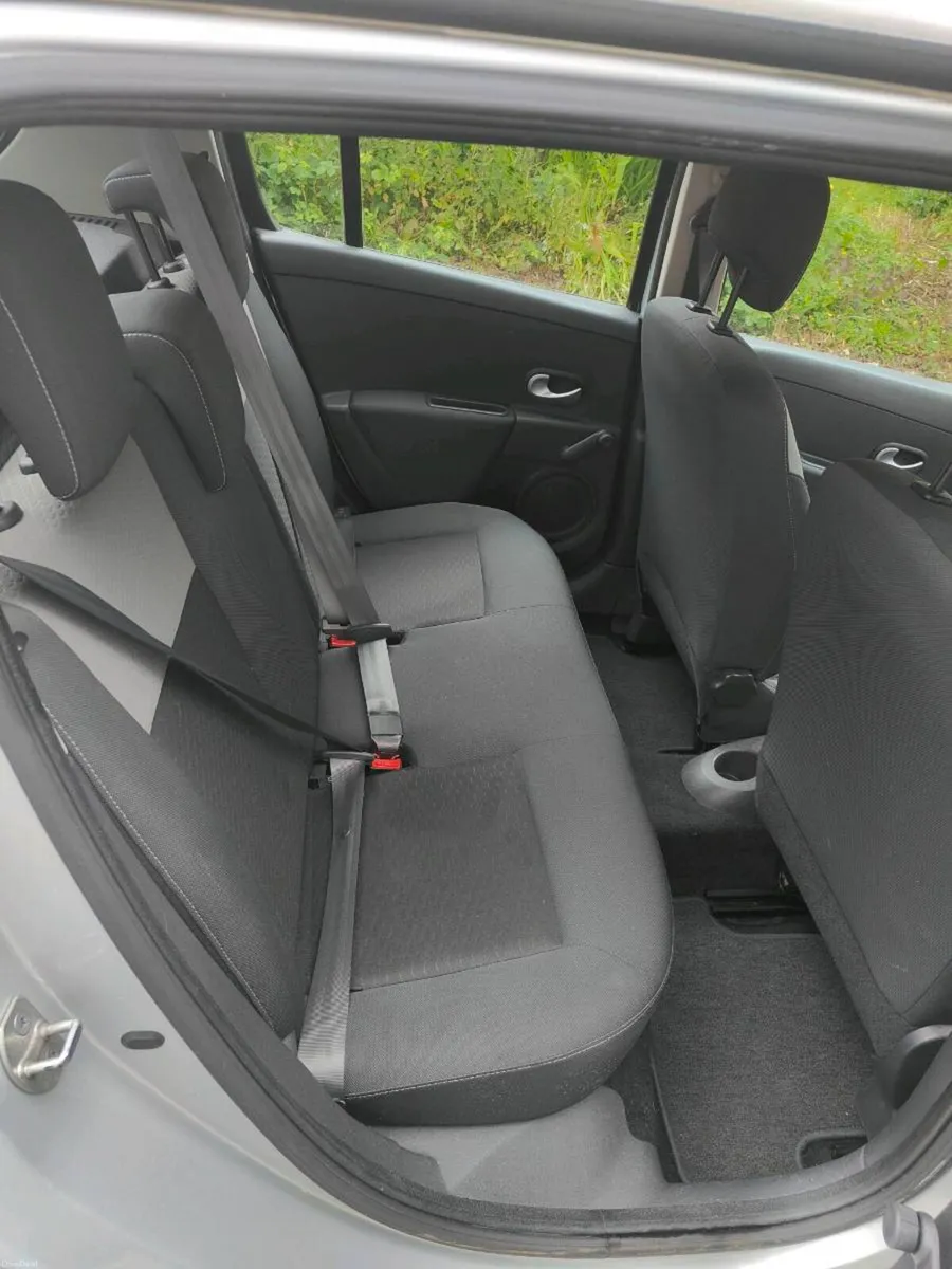 Low mileage Renault Clio 2011 64000km - Image 3