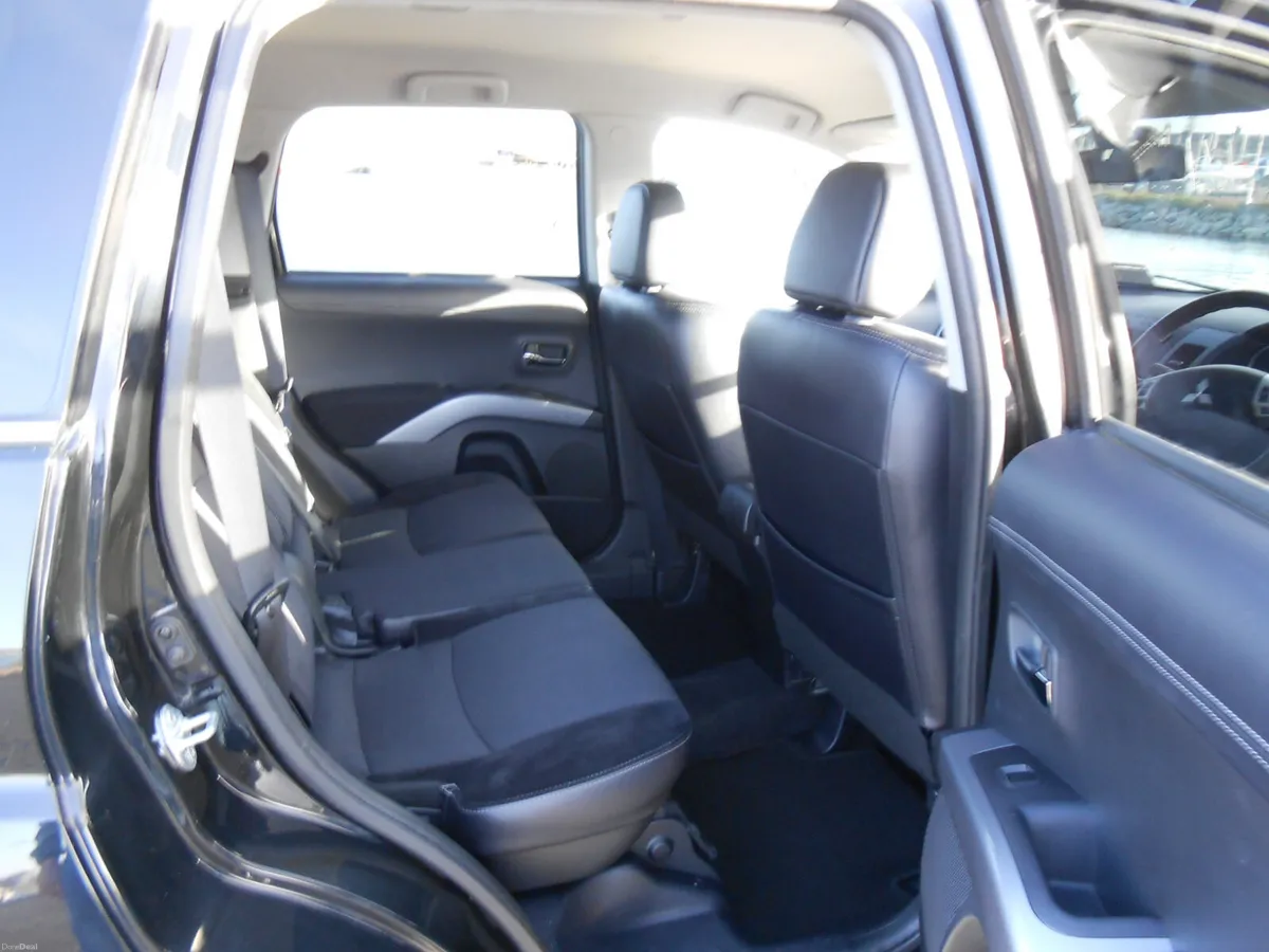 Mitsubishi Outlander 7 Seater MPV 2011 - Image 4