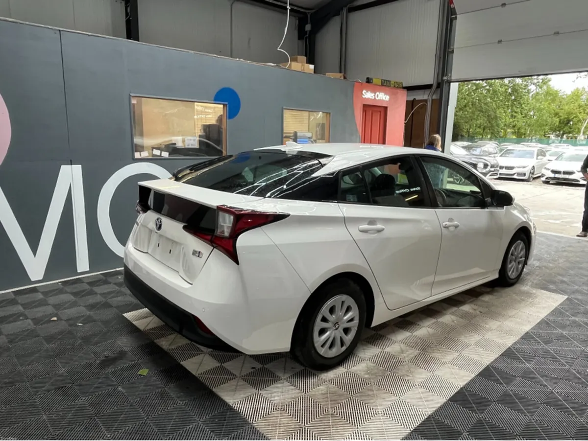 Toyota Prius €20950 2022 TOYOTA PRIUS S 1.8 AUTOMA - Image 2