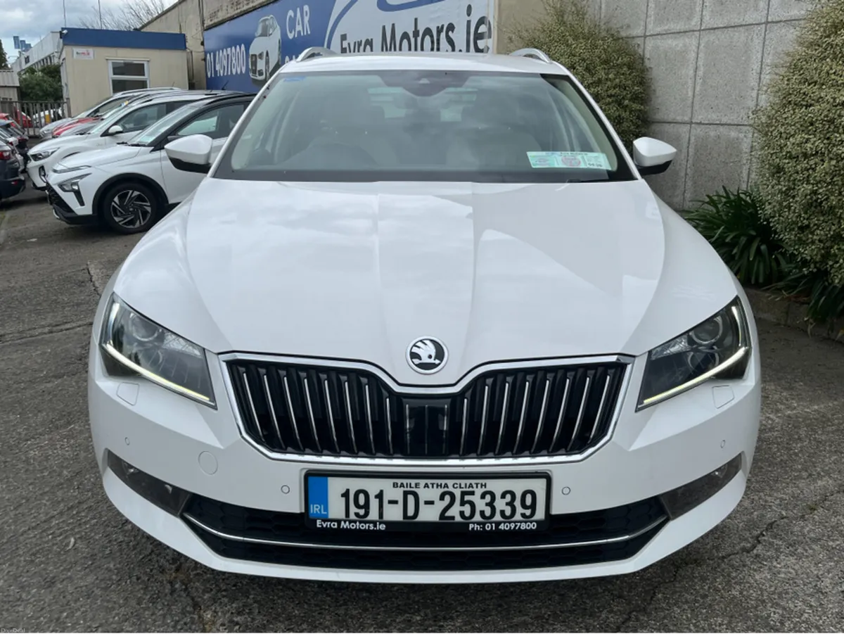 Skoda Superb ESTATE COMBI STYLE AUTOMATIC 2.0 DIES - Image 2