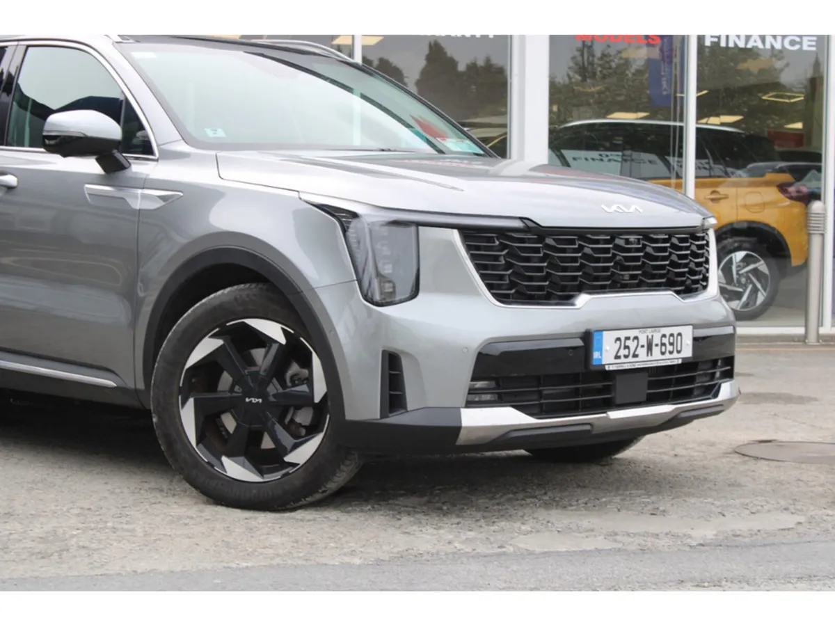 Kia Sorento PHEV PE SEM 5DR AUTO - Image 3