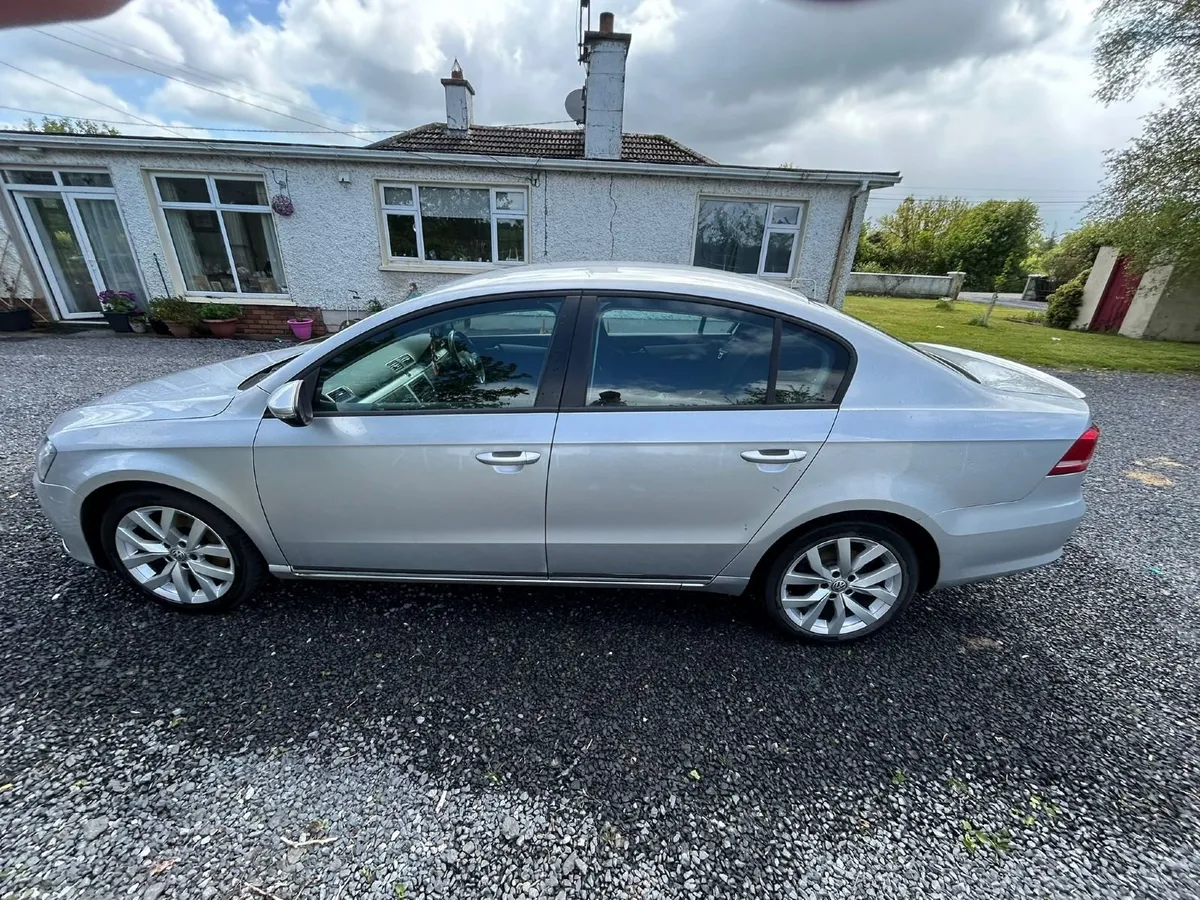 Volkswagen Passat 2014 - Image 2