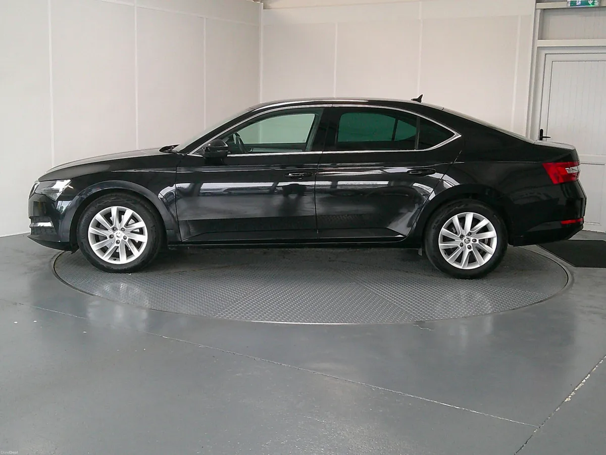Skoda Superb 2022 - Image 4