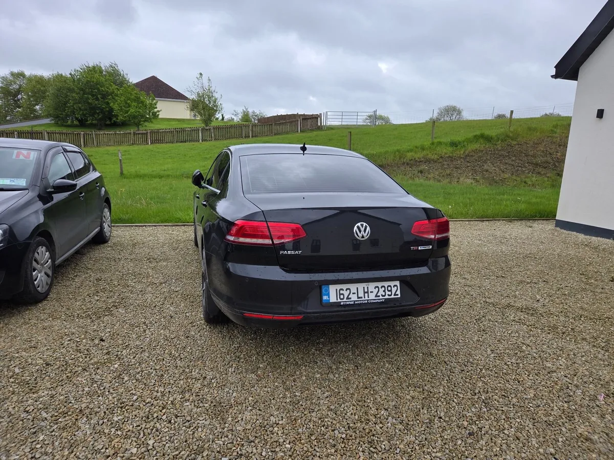 Volkswagen Passat 2016 - Image 2