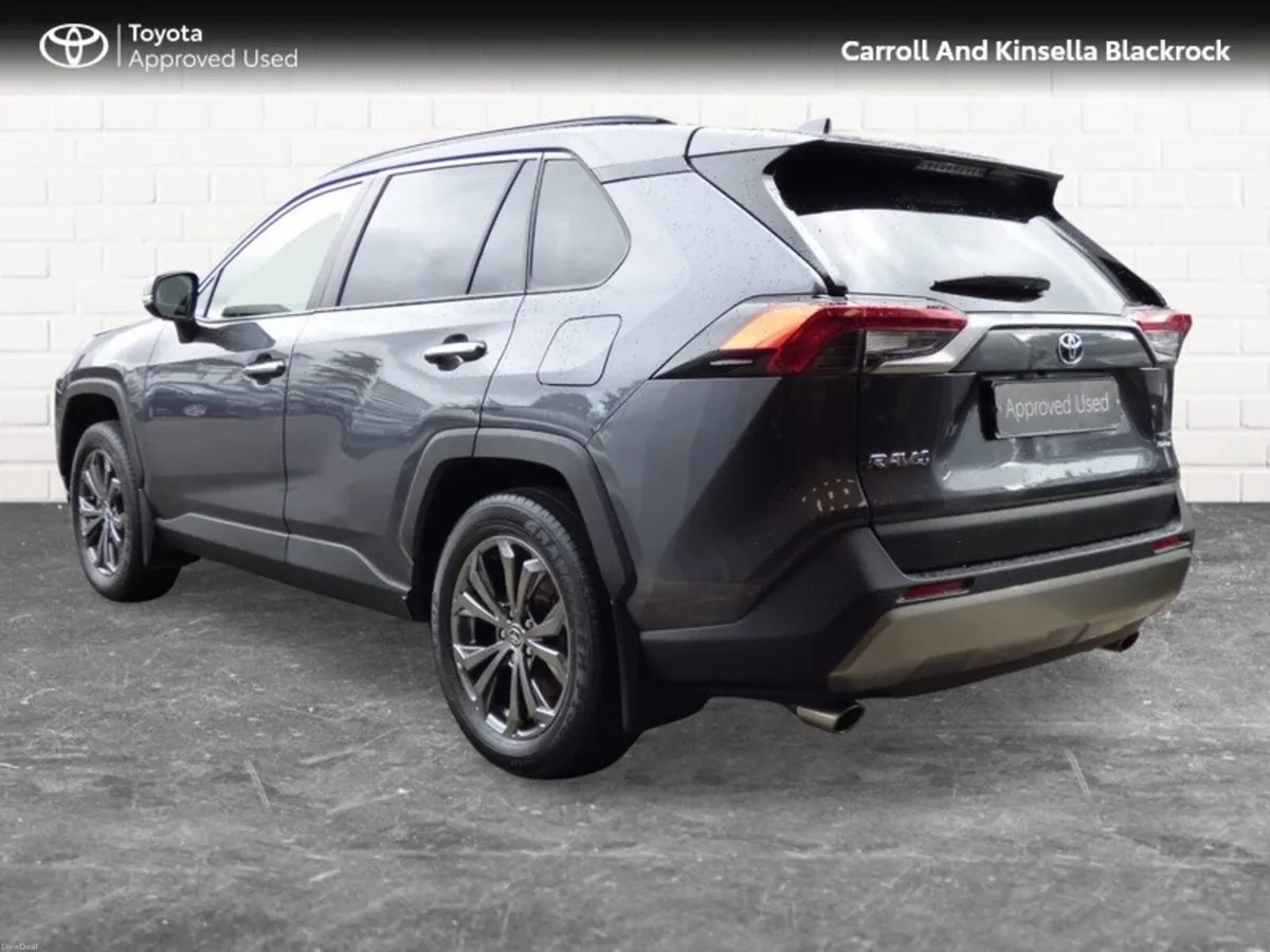 Toyota RAV4 Hybrid Platinum FWD - Image 2