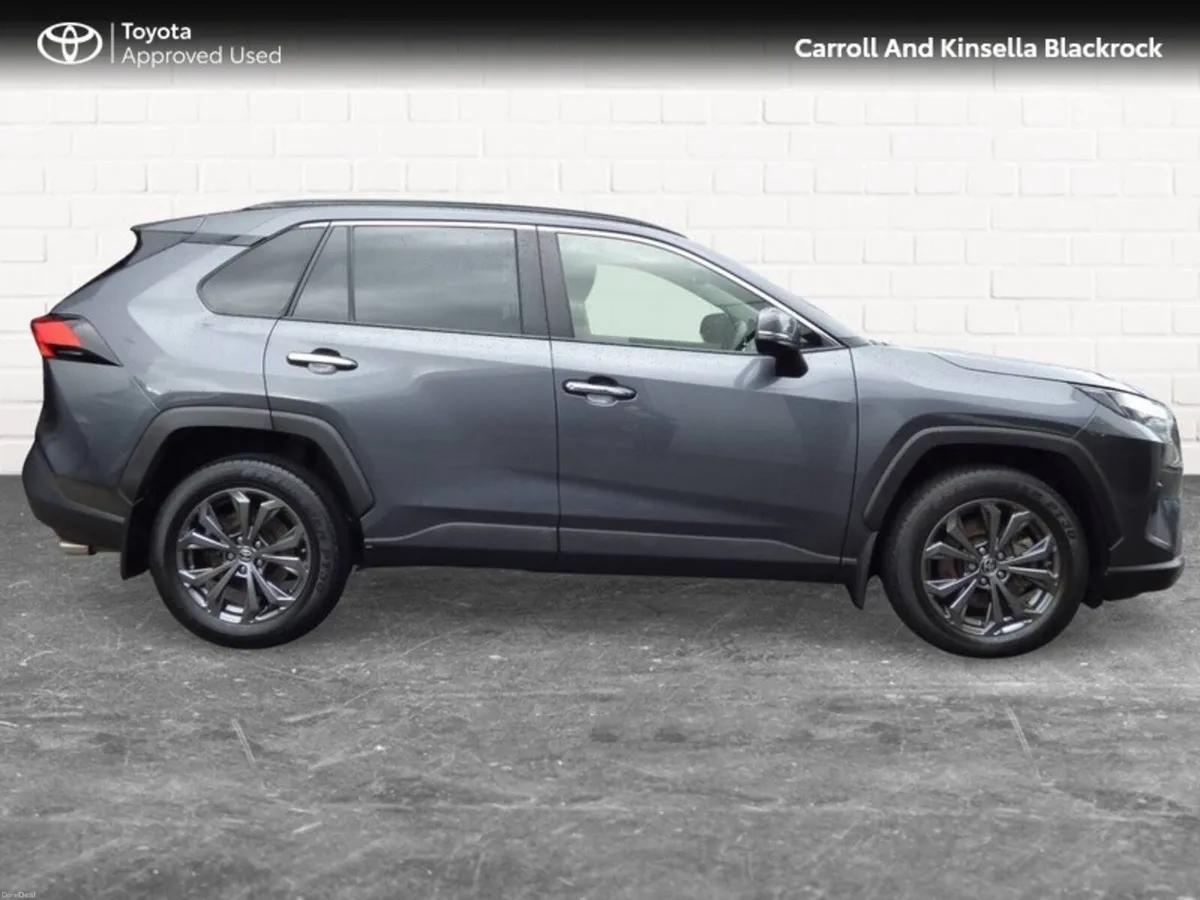 Toyota RAV4 Hybrid Platinum FWD - Image 3