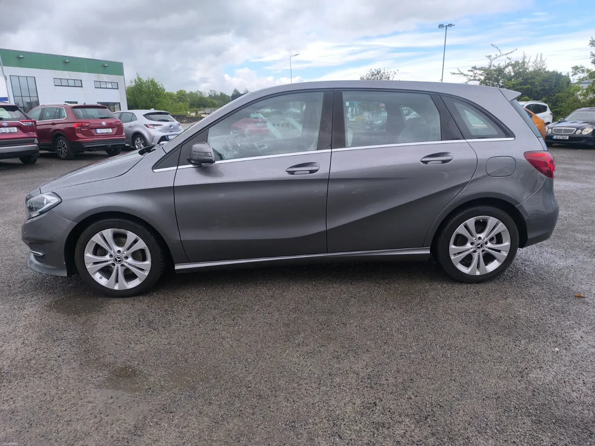 181 Mercedes-Benz B200 . 2.1 Automatic. LOW KILOME - Image 2