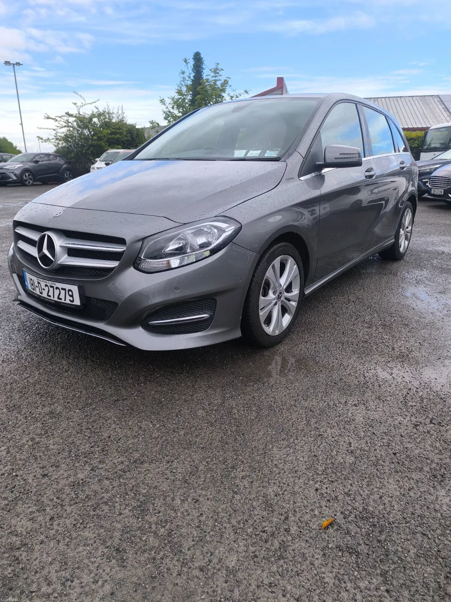 181 Mercedes-Benz B200 . 2.1 Automatic. LOW KILOME - Image 1