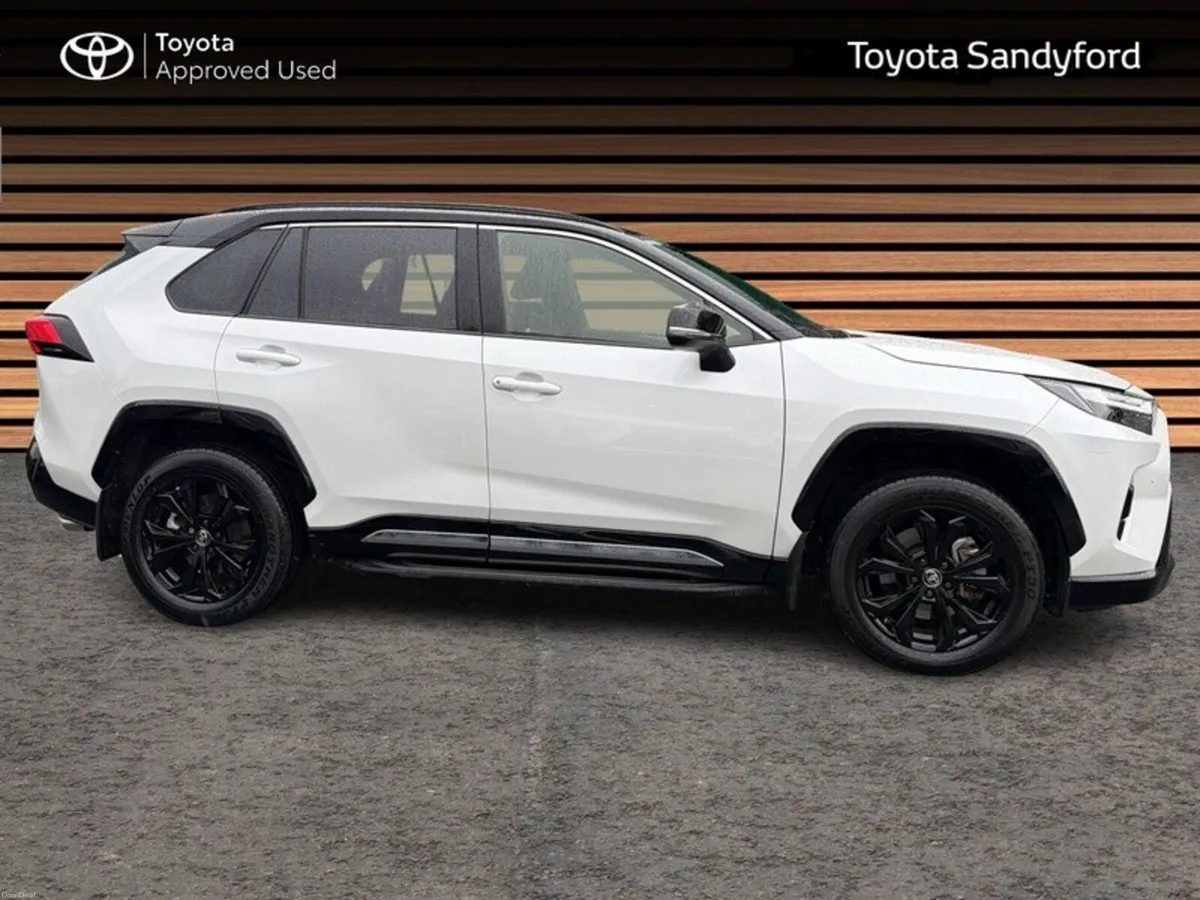 Toyota RAV4 SPORT HYBRID WITH EXTRAS // HEATED LEA - Image 3