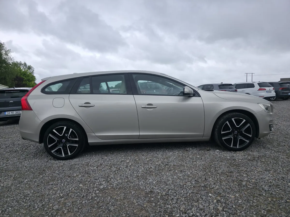 2017 Volvo V60 2.0 Diesel Automatic - Image 6