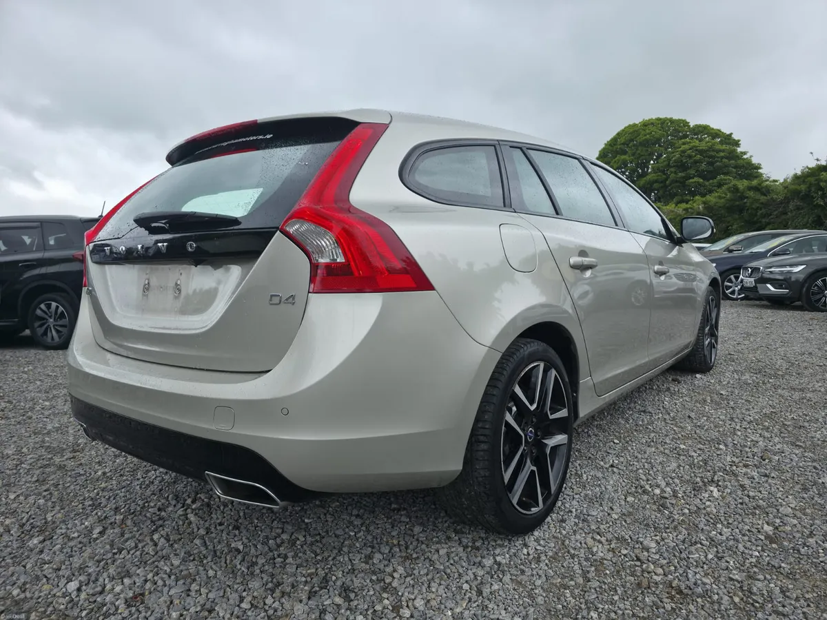 2017 Volvo V60 2.0 Diesel Automatic - Image 5