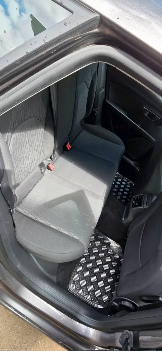 141 seat leon - Image 4