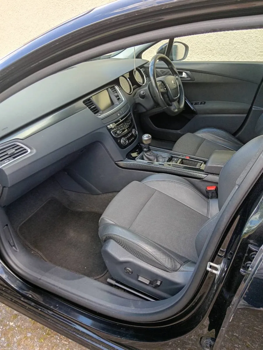Car - Image 3