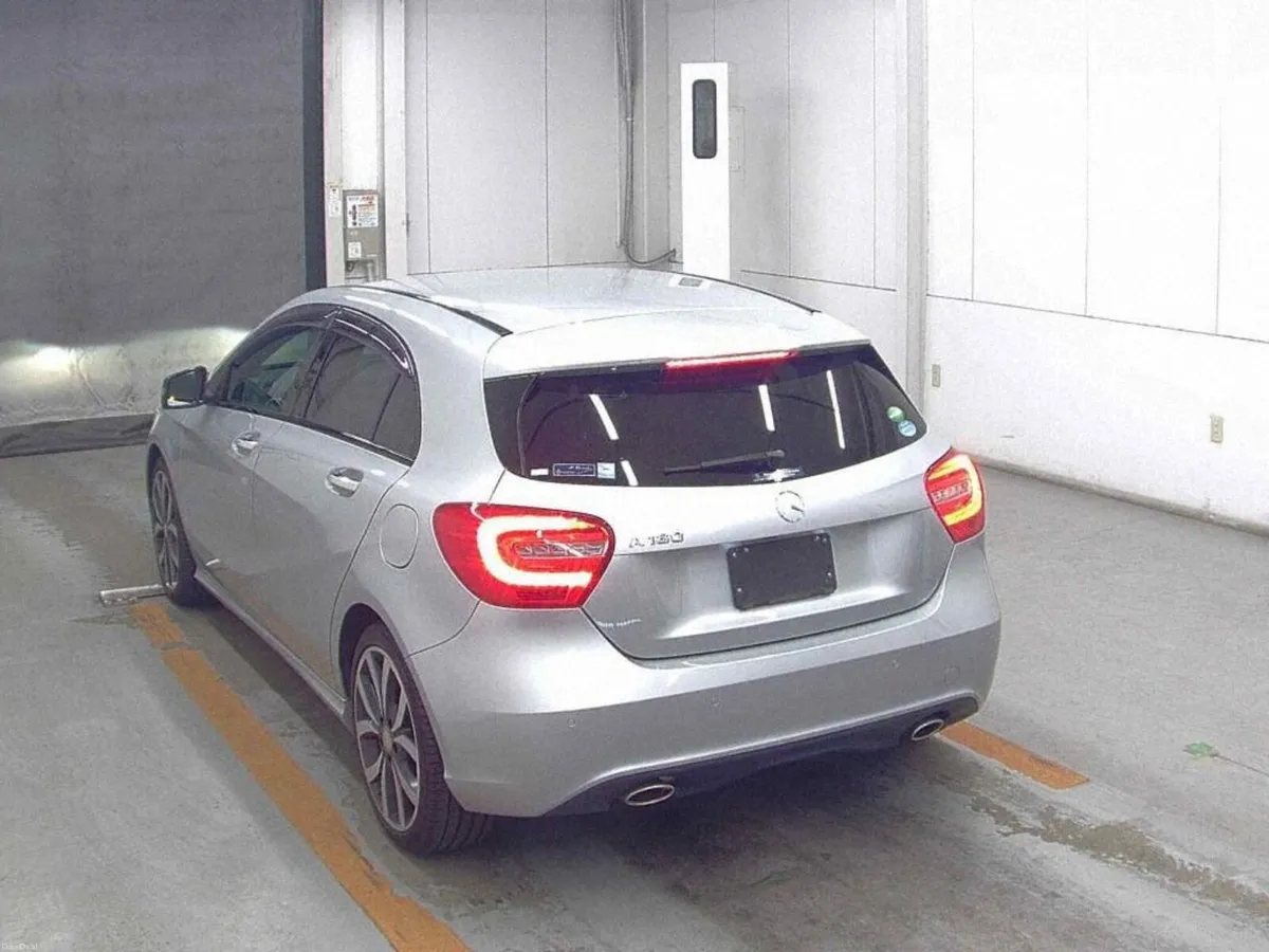 MERCEDES A180 NIGHT EDITION AUTO 2015 - Image 3