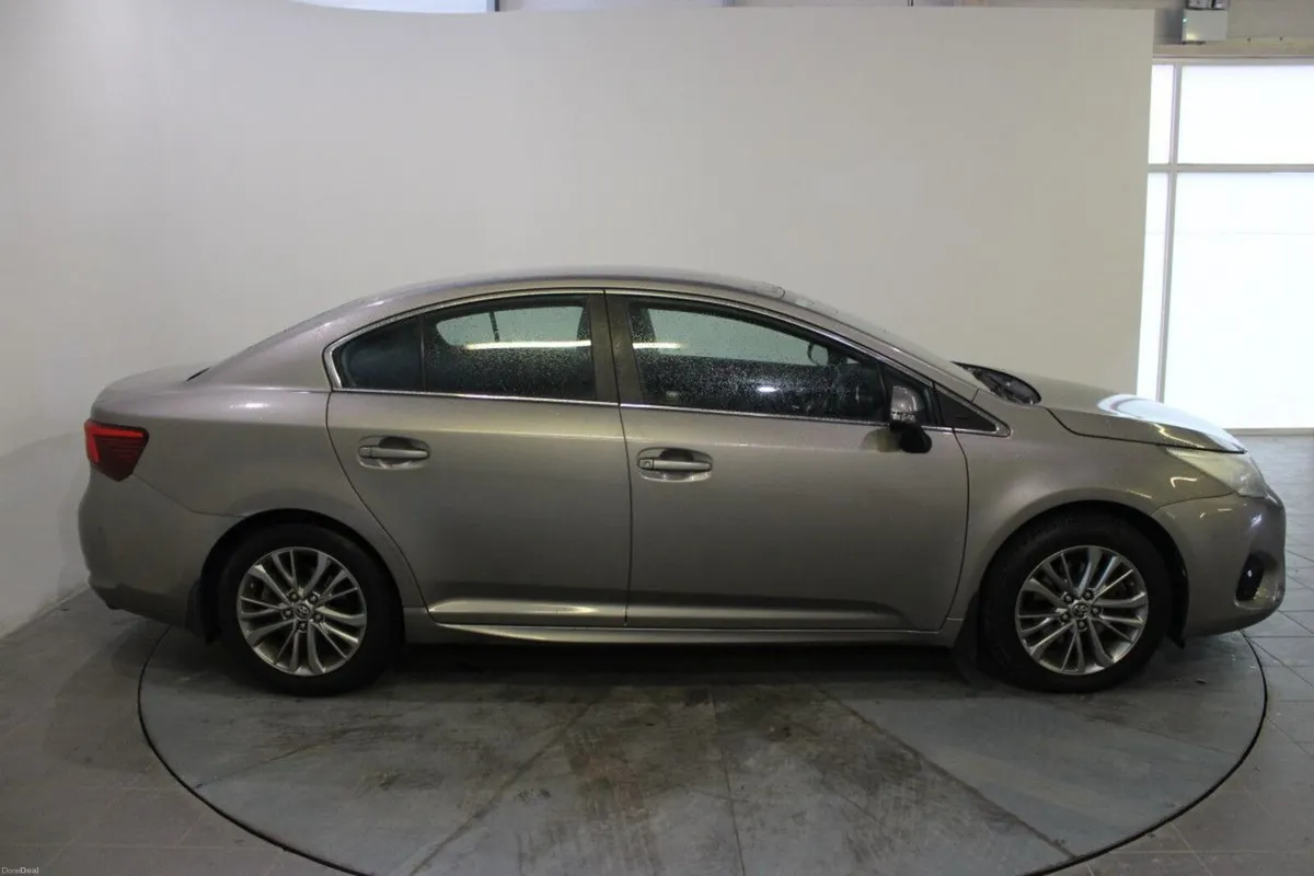 Toyota Avensis 2.0 D-4D (143) Luna - Image 3