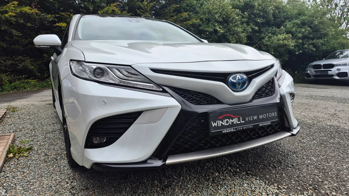 Toyota Camry Hybrid Full leather Pan Roof 2019 - Image 4