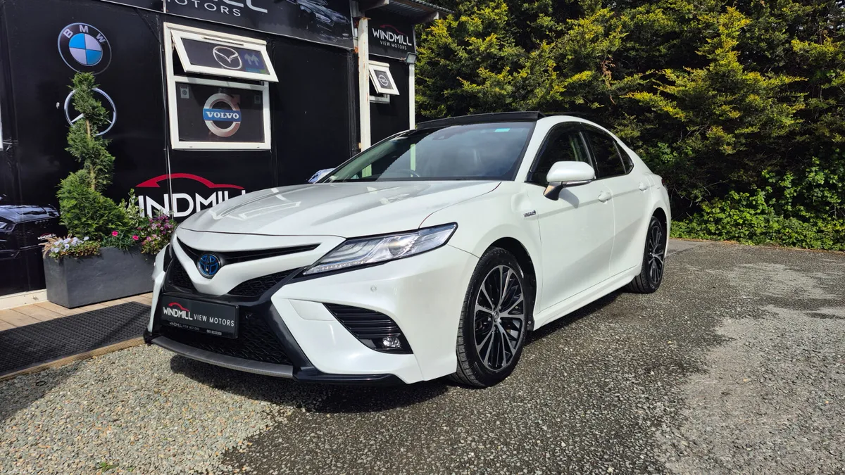 Toyota Camry Hybrid Full leather Pan Roof 2019 - Image 3