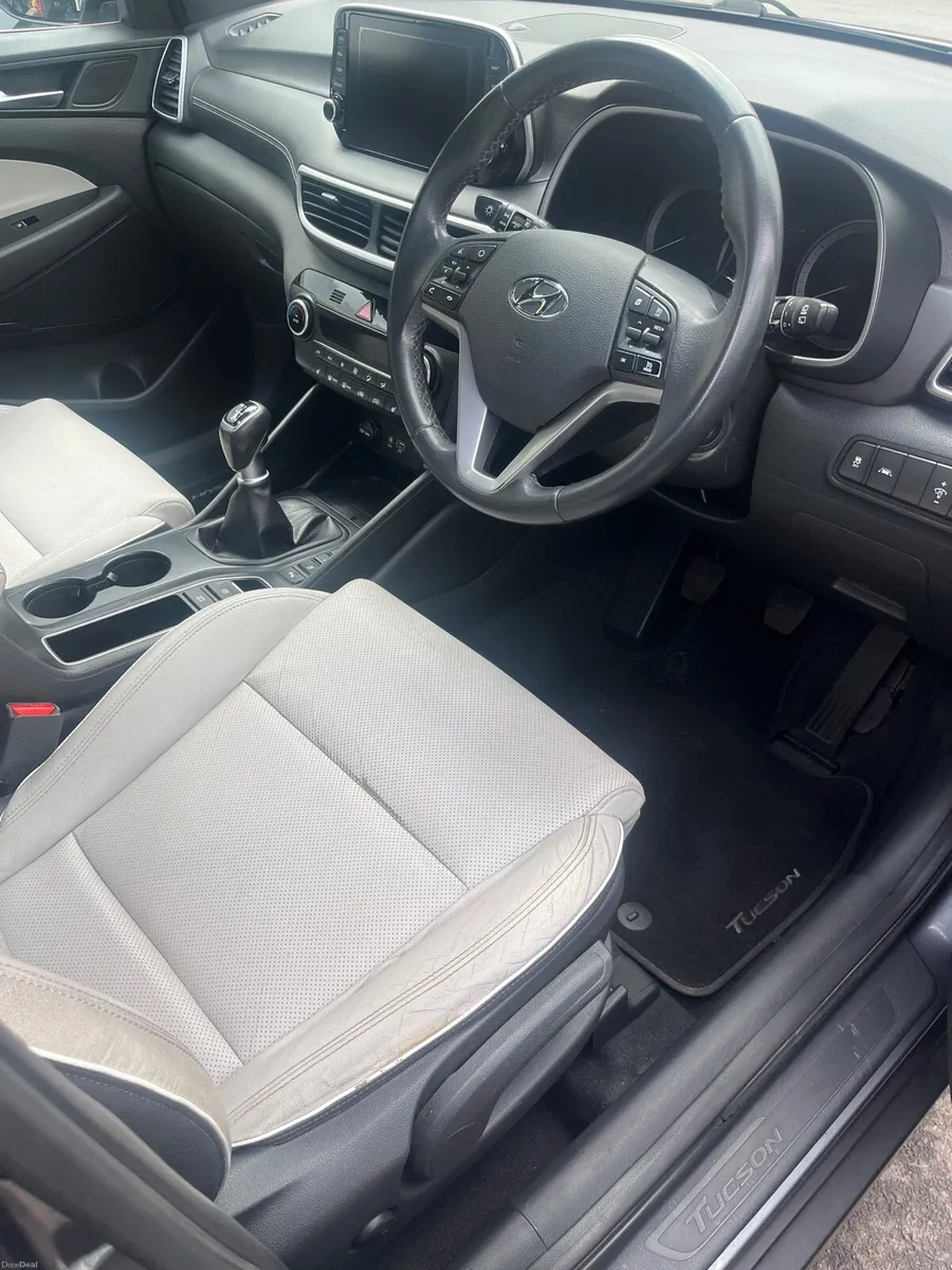 192 Hyundai tuscon NCT 9/27 - Image 4