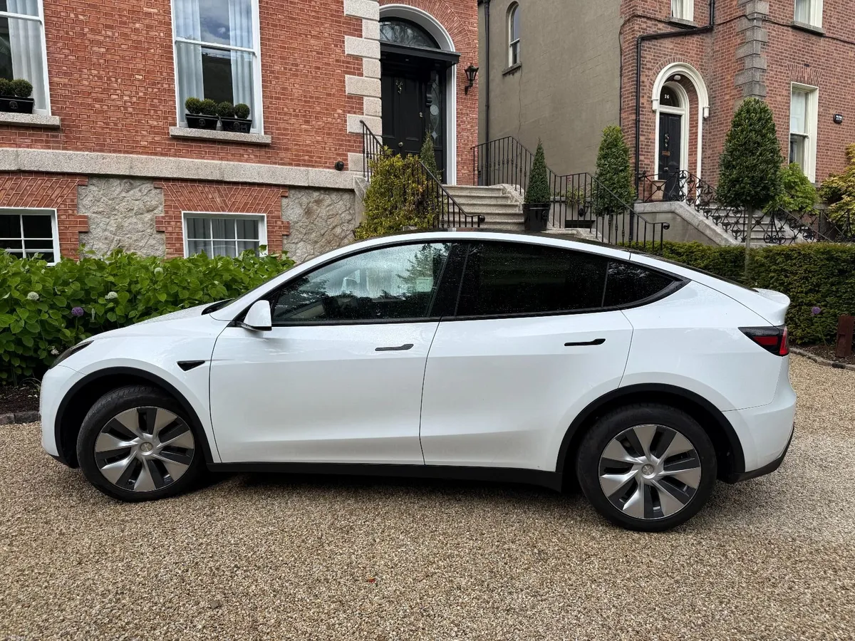 Tesla Model Y 2024 - Image 4